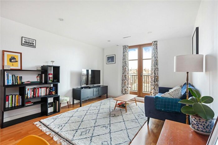 2 Bedroom Apartment To Rent In Holloway Road, London, N7