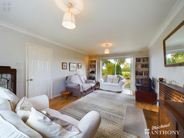 4 Bedroom Detached House For Sale In The Pightle, HP22