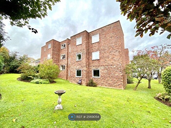 2 Bedroom Flat To Rent In Broadlands Rise, Taunton, TA1