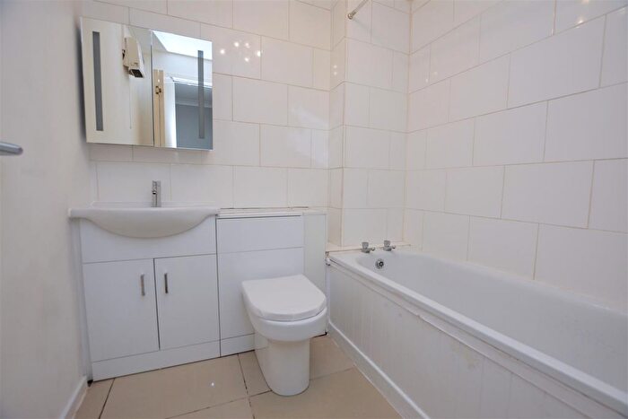 1 Bedroom Flat For Sale In Kipling Drive, Colliers Wood, London, SW19