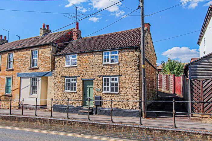 2 Bedroom Cottage For Sale In High Street, Irthlingborough, NN9