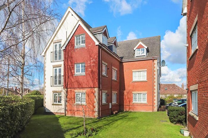 1 Bedroom Apartment For Sale In London Road, Aston Clinton, HP22