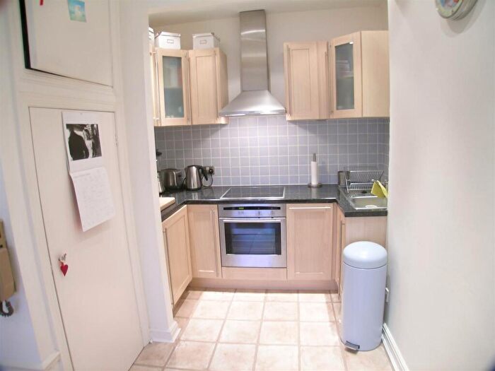 1 Bedroom Flat To Rent In Uxbridge Road, Kingston, KT1