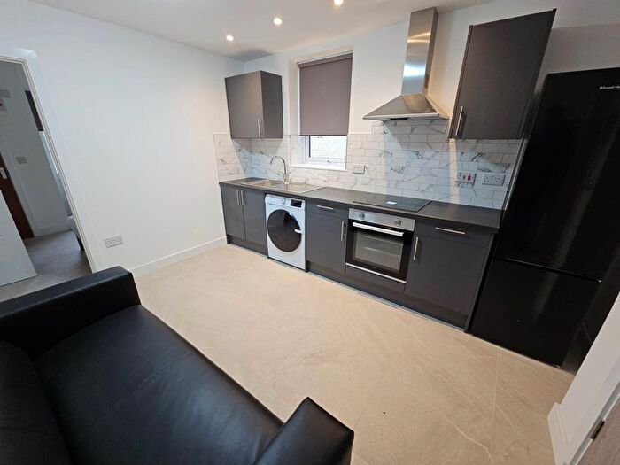 1 Bedroom Flat To Rent In Kincraig Street, Roath, CF24