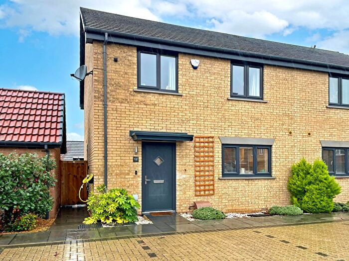 3 Bedroom Semi-Detached House For Sale In Welchs Close, Henlow, Beds, SG16