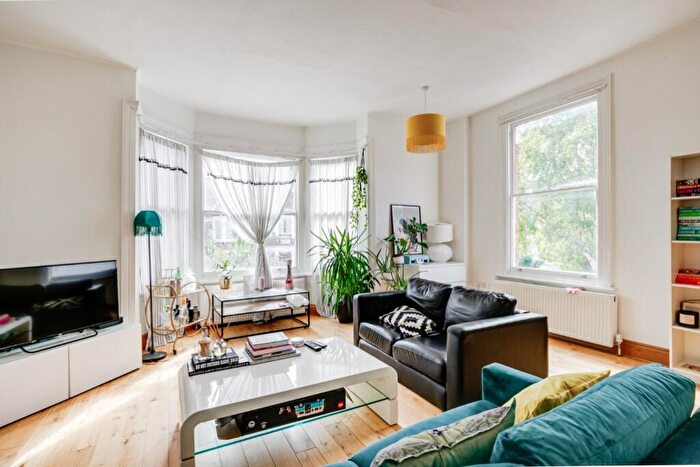 3 Bedroom Flat To Rent In Hillfield Road, West Hampstead, NW6