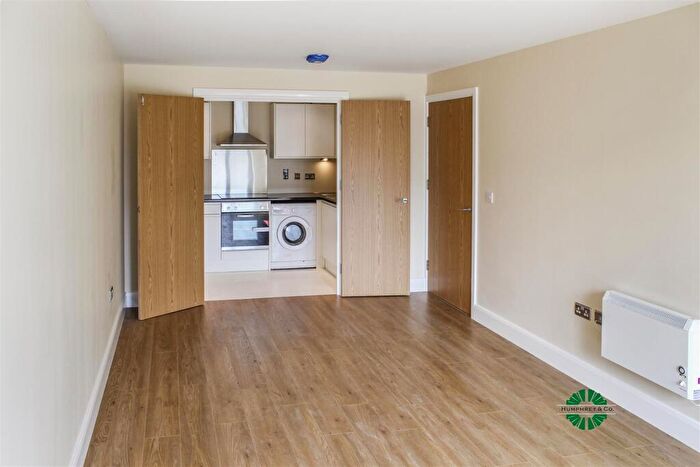 2 Bedroom Flat To Rent In Gilford House, Clements Road, IG1