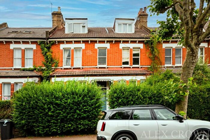 3 Bedroom Flat To Rent In Stapleton Hall Road, Finsbury Park, N4