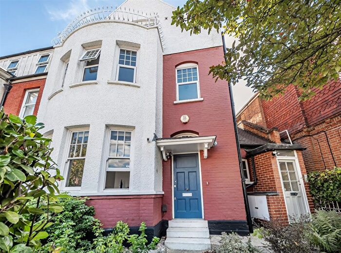 2 Bedroom Flat For Sale In Heathfield Park, London, NW2