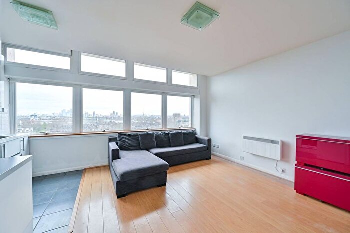 Studio To Rent In Newington Causeway, Borough, London, SE1