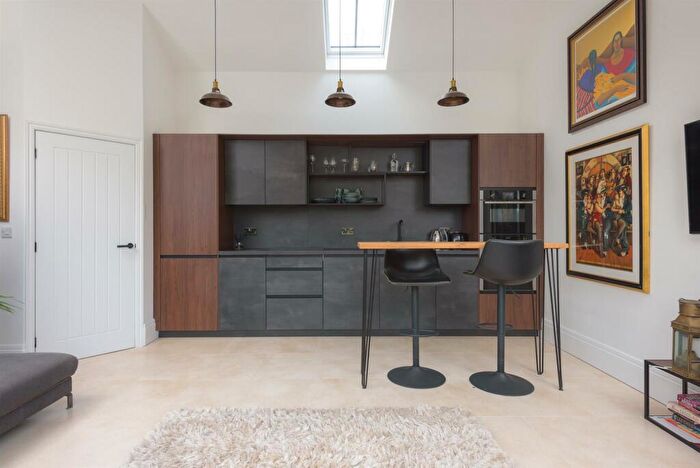 1 Bedroom Mews To Rent In Kenwood Road, Kenwood, S7