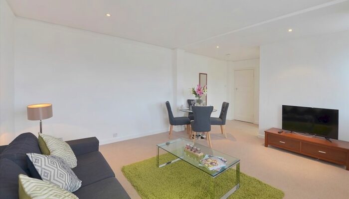 2 Bedroom Flat To Rent In Hill Street, London, W1J
