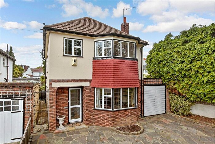 3 Bedroom Detached House For Sale In Kingsley Avenue, Sutton, Surrey, SM1