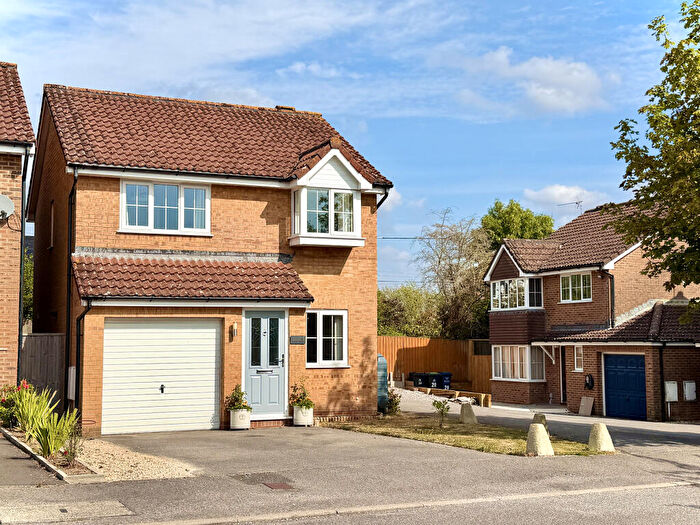 3 Bedroom Detached House For Sale In Bryony Gardens, Gillingham, SP8