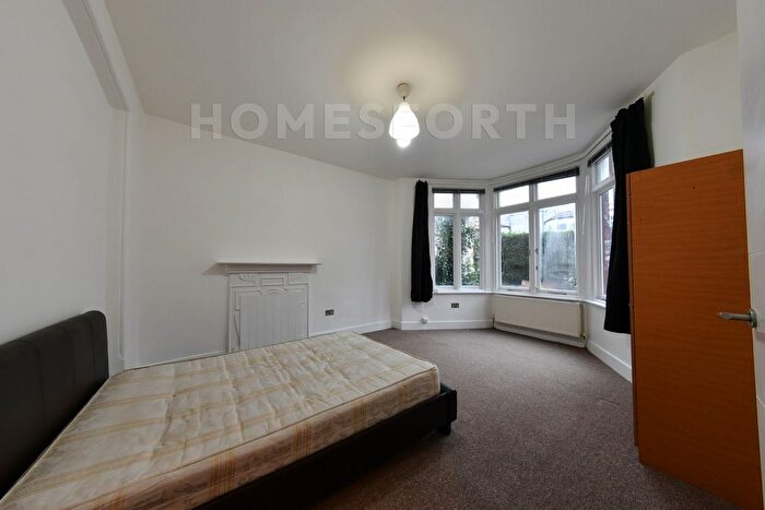 2 Bedroom Flat To Rent In Chichele Road, Cricklewood, NW2