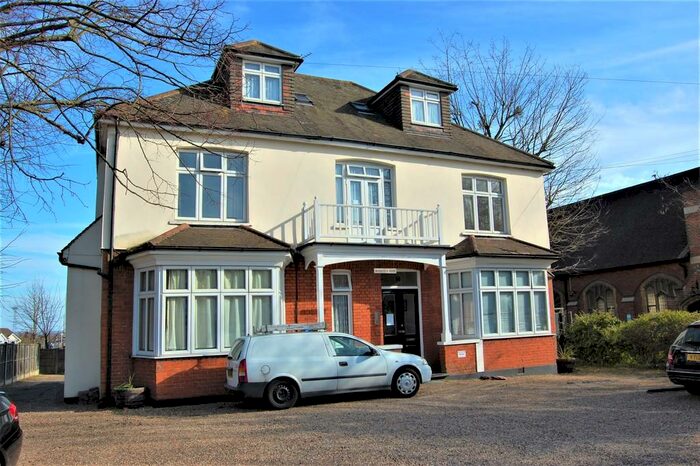 2 Bedroom Apartment To Rent In Hall Lane, Upminster, RM14