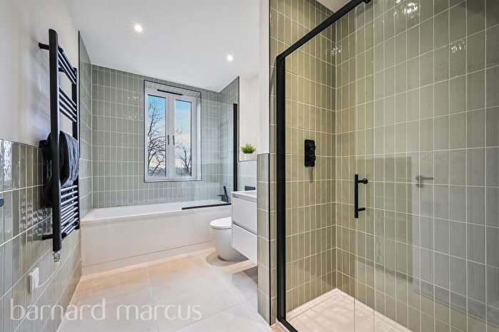 3 Bedroom End Of Terrace House For Sale In Bradmore Way, Coulsdon, CR5