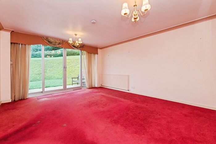 2 Bedroom Flat For Sale In Cliff Road, Budleigh Salterton, EX9