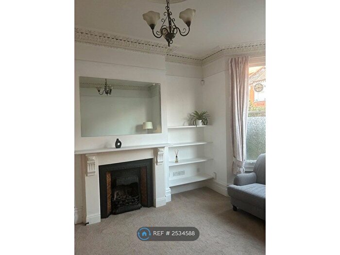 3 Bedroom Maisonette To Rent In London, London, W12