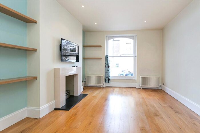 2 Bedroom Terraced House To Rent In Arundel Square, Islington, N7