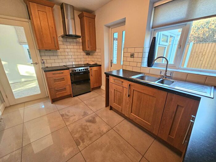 2 Bedroom Bungalow To Rent In Alfred Avenue, Nottingham, Nottinghamshire, NG3