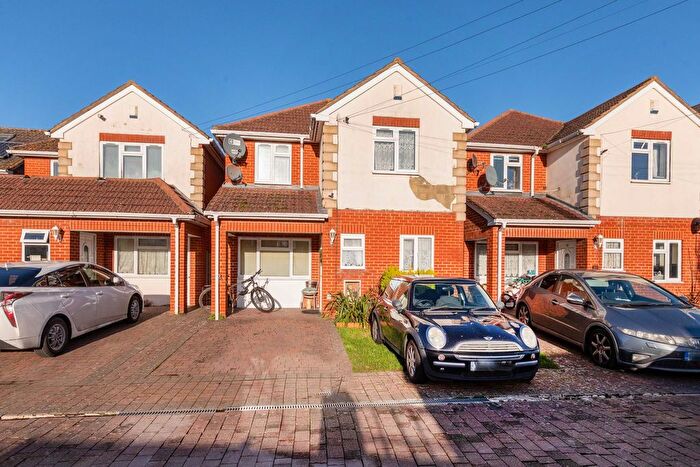 3 Bedroom Detached House For Sale In The Drive, Langley, SL3