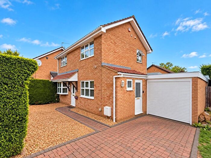 3 Bedroom Detached House For Sale In Five Acres Fold, Danefield, Northampton, NN4