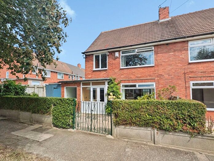 3 Bedroom Semi-Detached House For Sale In Roundhill Avenue, Blakelaw, Newcastle Upon Tyne, NE5