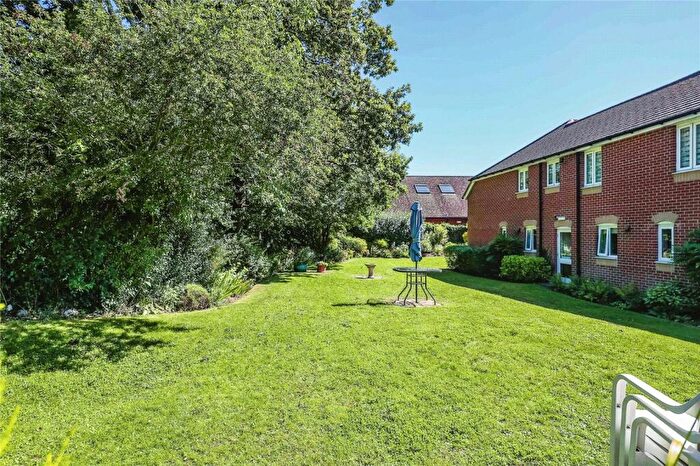 1 Bedroom Flat For Sale In Padnell Road, Waterlooville, Hampshire, PO8