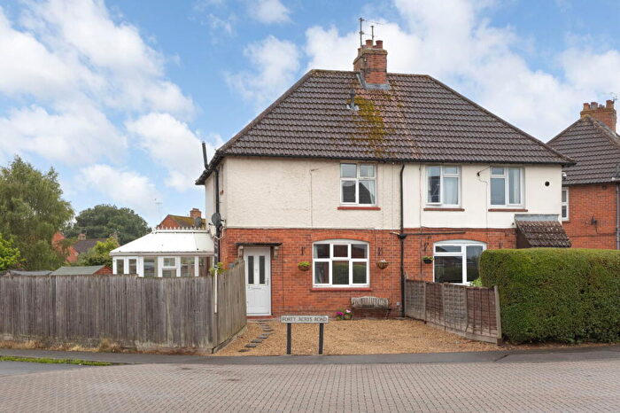3 Bedroom Semi-Detached House For Sale In Devizes, Wiltshire, SN10