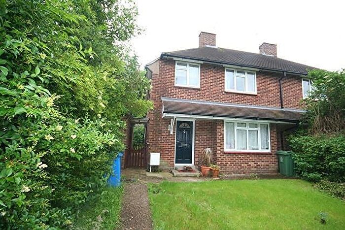 1 Bedroom Apartment To Rent In Surly Hall Walk, Windsor, Berkshire, SL4