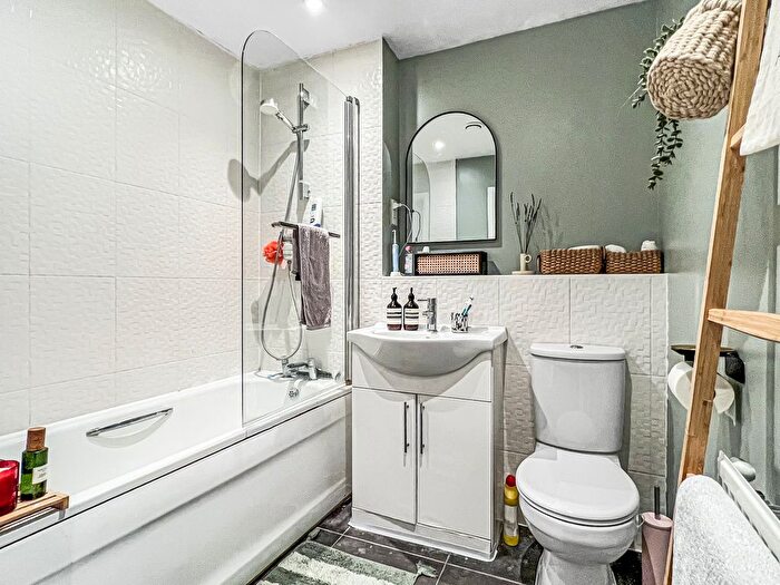 1 Bedroom Flat To Rent In Mackintosh Street, Bromley, BR2
