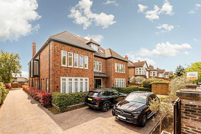 3 Bedroom Flat To Rent In Elm Avenue, W5