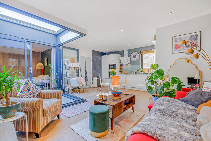 1 Bedroom Flat To Rent In Woodcote Road, Wallington, SM6