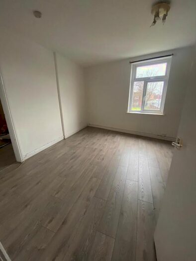 2 Bedroom Flat To Rent In Moss Lane West, Manchester, M15