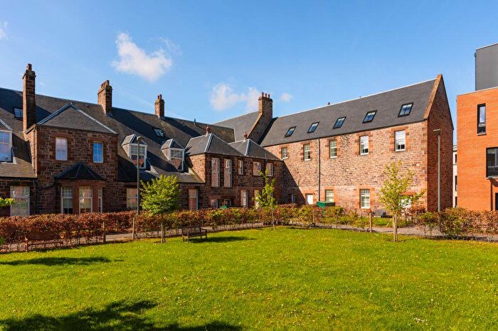 2 Bedroom Flat For Sale In / Smiddy Wynd, Edinburgh, EH16
