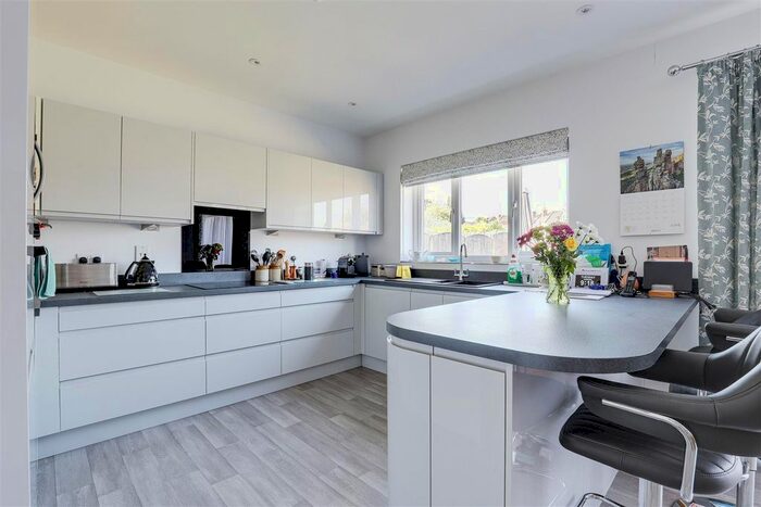 2 Bedroom Detached Bungalow For Sale In Waddington Drive, West Bridgford, Nottinghamshire, NG2