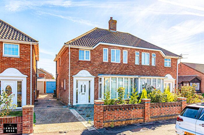 3 Bedroom Semi-Detached House For Sale In Green Farm Gardens, Portsmouth, PO3