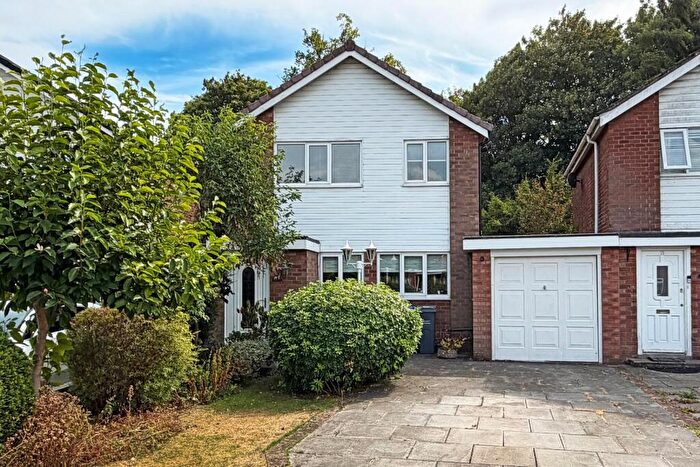 3 Bedroom Detached House For Sale In Fairway Avenue, Manchester, M23