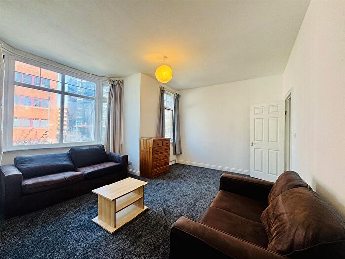 2 Bedroom Flat To Rent In Lowlands Road, Harrow, HA1