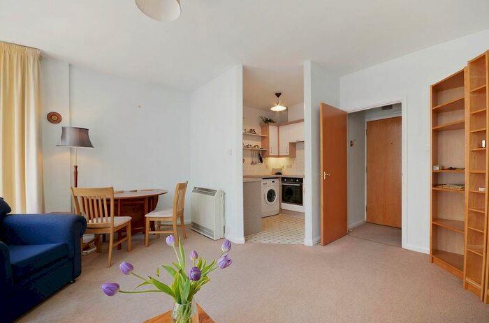 1 Bedroom Flat To Rent In Metro Central Heights, Newington Causeway, London, SE1