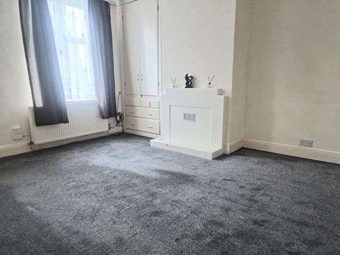 2 Bedroom House To Rent In Autumn Street, Halifax, HX1