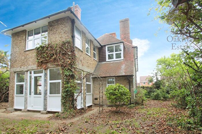 5 Bedroom Semi-Detached House To Rent In Widecroft Road, Iver, SL0