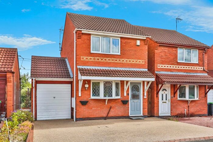 2 Bedroom Detached House For Sale In Covert Close, Hucknall, Nottingham, NG15