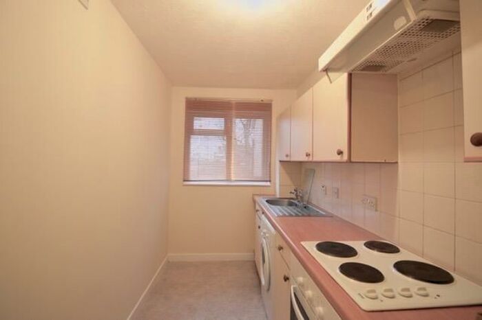 Property To Rent In Glenview Close, Northgate, Crawley, RH10