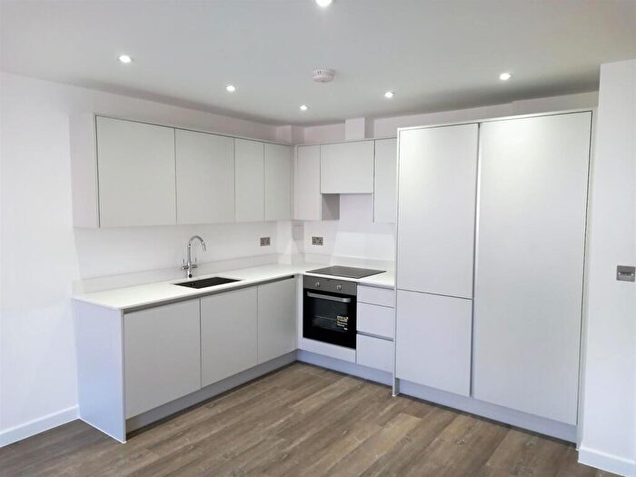 2 Bedroom Flat To Rent In Hampstead Road, Dorking, RH4