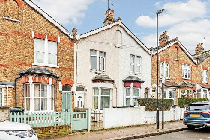 3 Bedroom Terraced House To Rent In Queens Road, London, N11