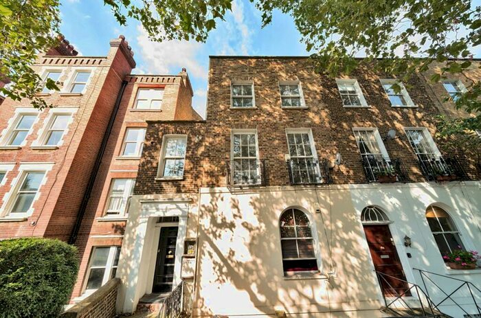 3 Bedroom Maisonette To Rent In Camberwell New Road London, SE5