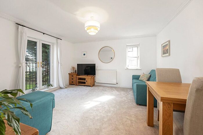 2 Bedroom Flat For Sale In Sandpiper Road, Cheam, Sutton, SM1