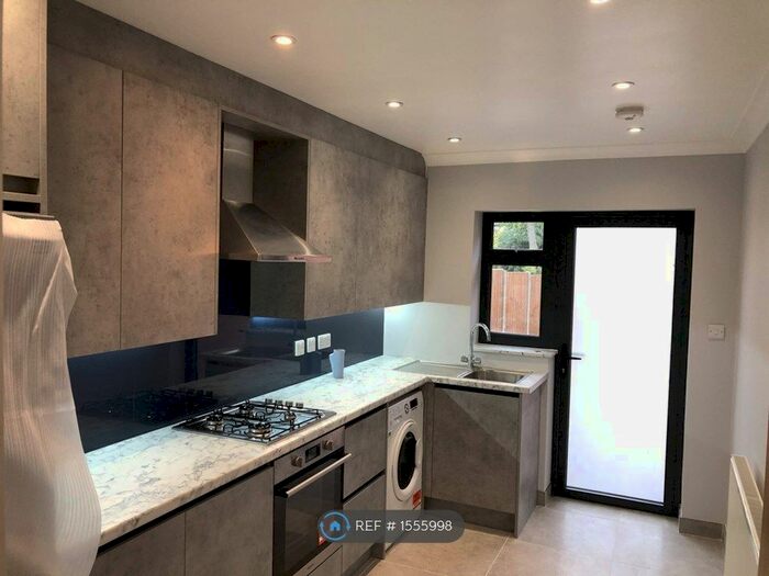 Studio To Rent In Vista Way, Harrow, HA3